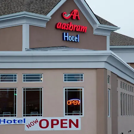 Aashram Hotel By Niagara River